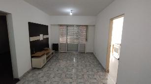 Departamento en estado bueno en alquiler en zona resid. de Barrio Parque Bernal.