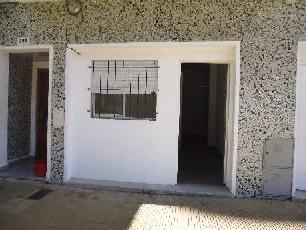 Oportunidad en Bernal Oeste monoambiente a una cuadra de avenida principal en alquiler.