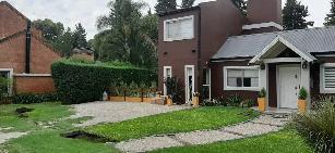 Casa de 270 m² en venta en zona country de El Pato Country Club.