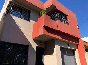 Chalet con 4 dormitorios en venta en zona resid. de Quilmes Oeste.