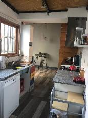 Casa ph de 5 ambientes en venta en zona barrio de Quilmes Oeste.