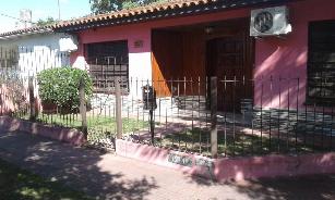 Chalet en estado bueno en venta en zona barrio de Quilmes Oeste.