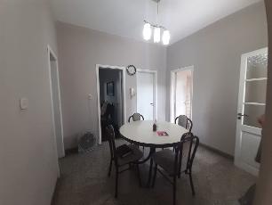 Venta de casa en estado bueno en zona barrio de Quilmes Este.
