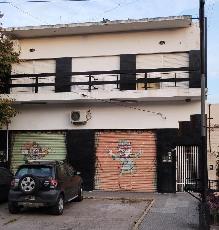 Alquiler de departamento de 3 ambientes en zona barrio de Quilmes Oeste.