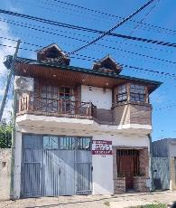 En zona barrio de Berazategui Este galpon con vivienda en estado bueno en venta.