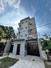 En zona barrio de Quilmes Oeste departamento en estado excelente en venta.
