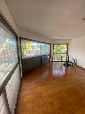 A 7 cuadras de la estación en Bernal Centro local de 32 m² en alquiler.