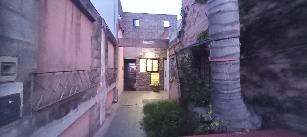 A 2 cuadras de la estación en Don Bosco Este venta de casa ph sobre lote de 6.50 x 16.00.