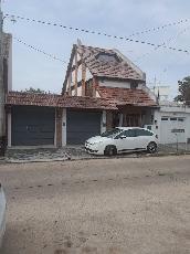Casa ph a una cuadra de avenida principal en venta a 7 cuadras de la estación en Barrio Parque Quilmes.
