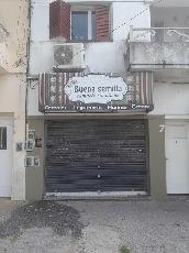 En zona comerc. de Quilmes Este local de 60 años de antigüedad en venta.