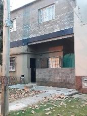 Casa de 4 ambientes en venta en zona barrio de Quilmes Oeste Centro Argentina.
