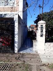 Chalet ph de 3 ambientes en venta en zona barrio de Don Bosco Este.