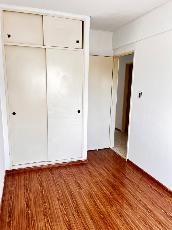 En zona barrio de Wilde Centro Argentina alquiler de departamento con 2 dormitorios.