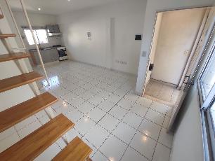 En zona resid. de Ramos Mejia Sur GBA Oeste departamento de 3 ambientes en alquiler.