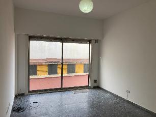 Departamento en estado m.bueno en alquiler a 6 cuadras de la estación en Wilde Argentina.